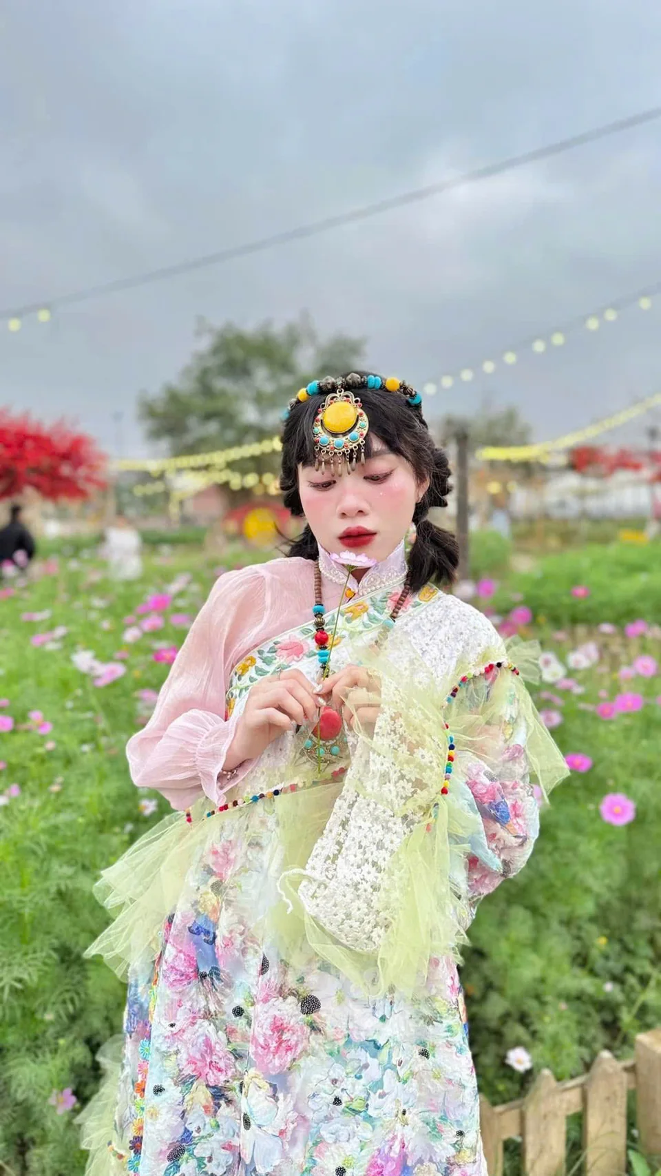 Những sắc màu ngoài trời — khung hình 3