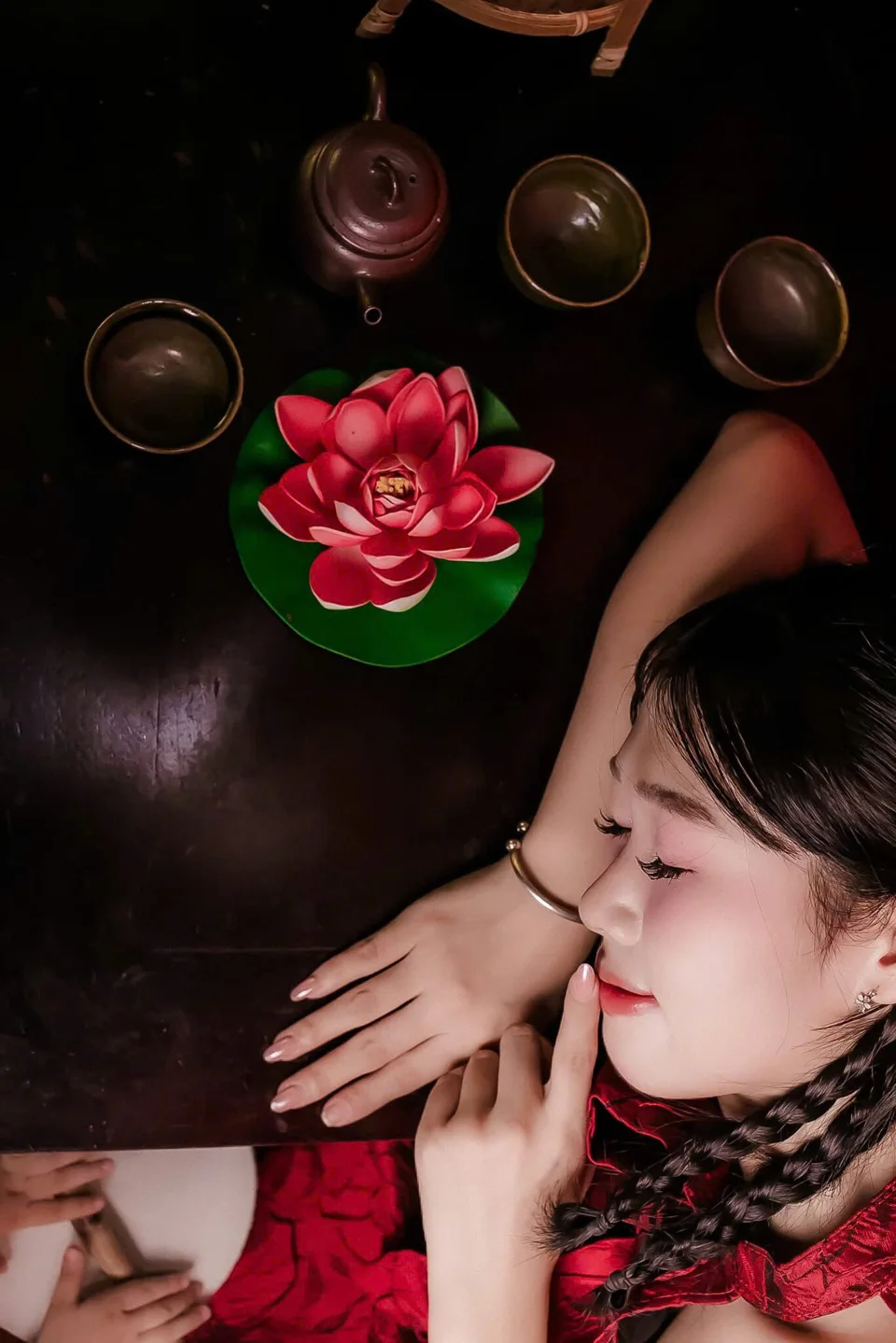 Một sắc đỏ rất riêng — khung hình 9