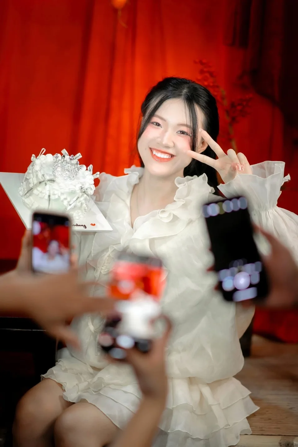 Rạng rỡ tuổi mới — khung hình 2